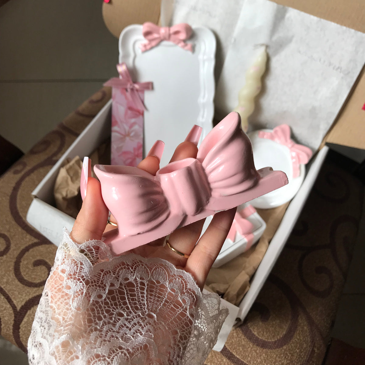 Candle holder bow