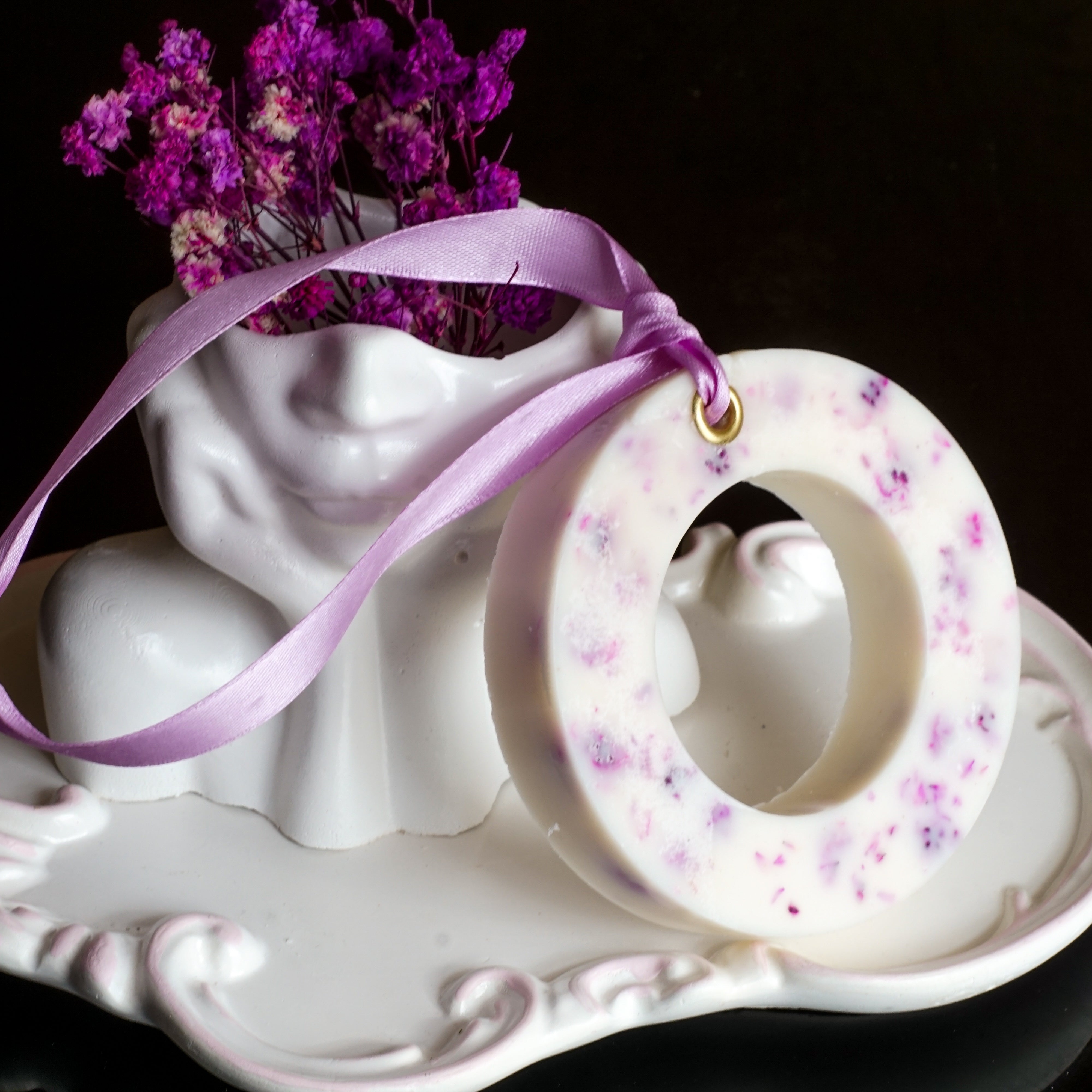 فواحات عطرية  للملابس