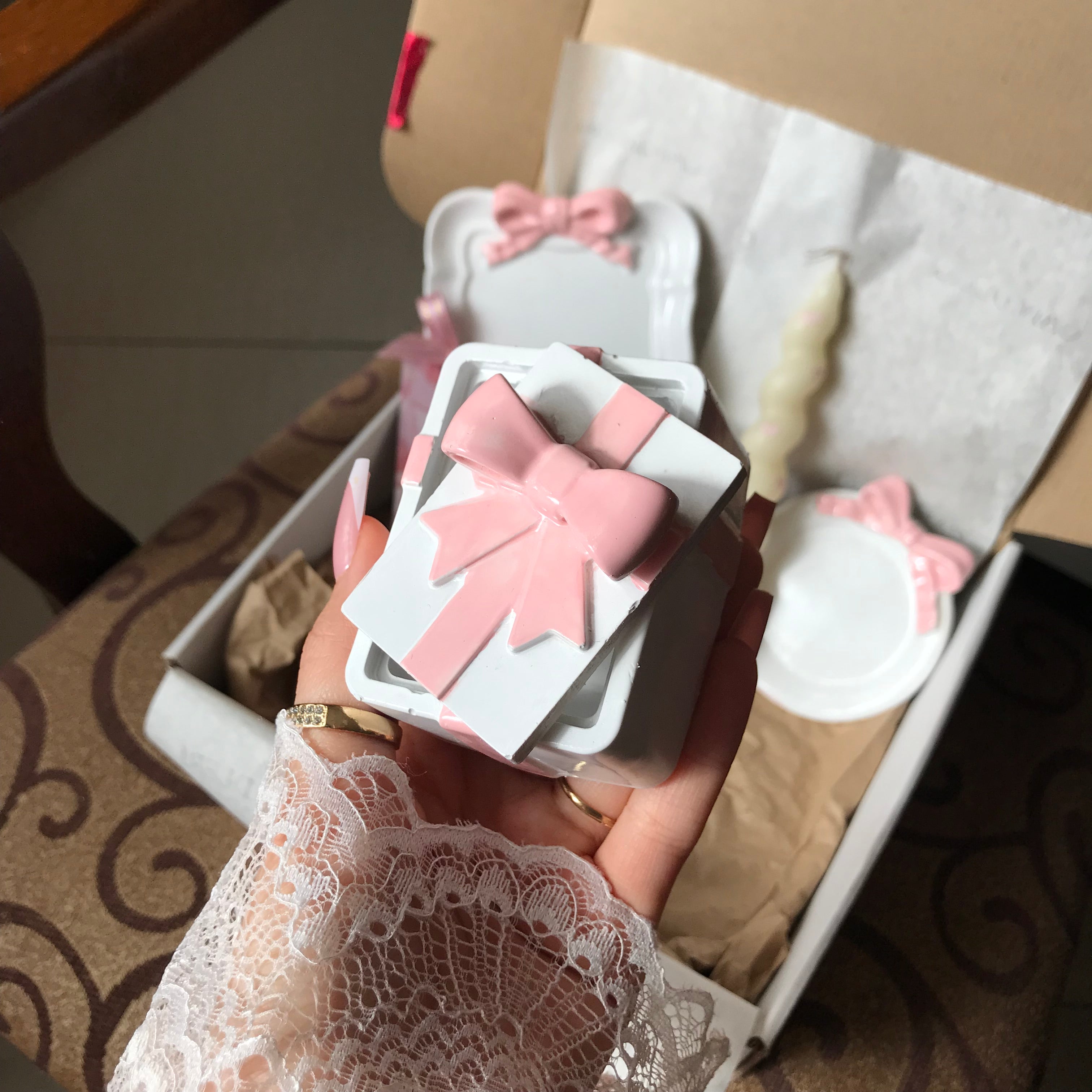 Mini bow box